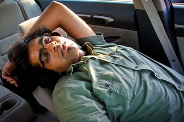 Ngủ trong xe ôtô an toàn